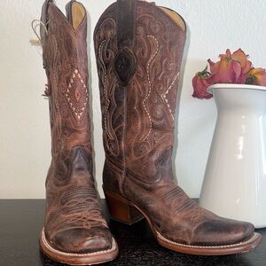 Ultimate Rodeo Tombstone Brown Boots w/ Tan Stitch Detailing!!
